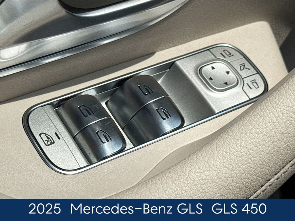 Used 2025  Mercedes-Benz GLS 450 image 19