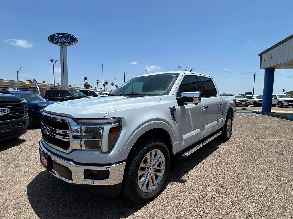 Used 2025 White Ford Lariat image 3