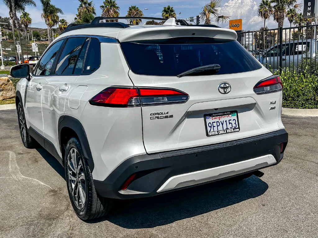 Used 2023 Beige Toyota XLE image 4