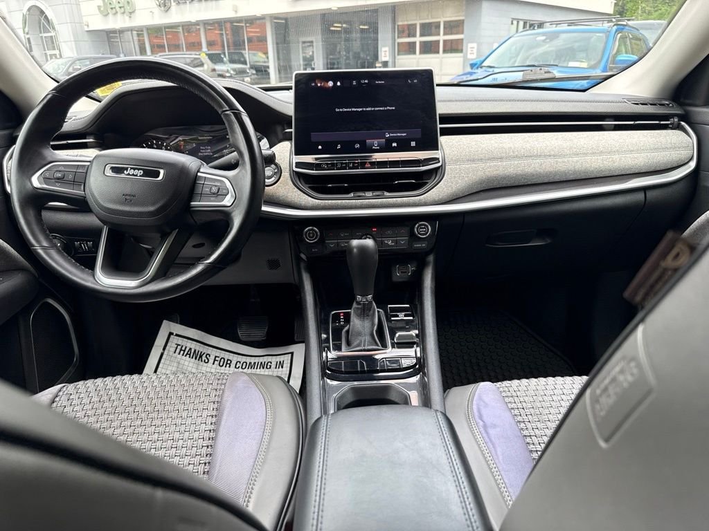 Used 2022 Silver Jeep Latitude image 18