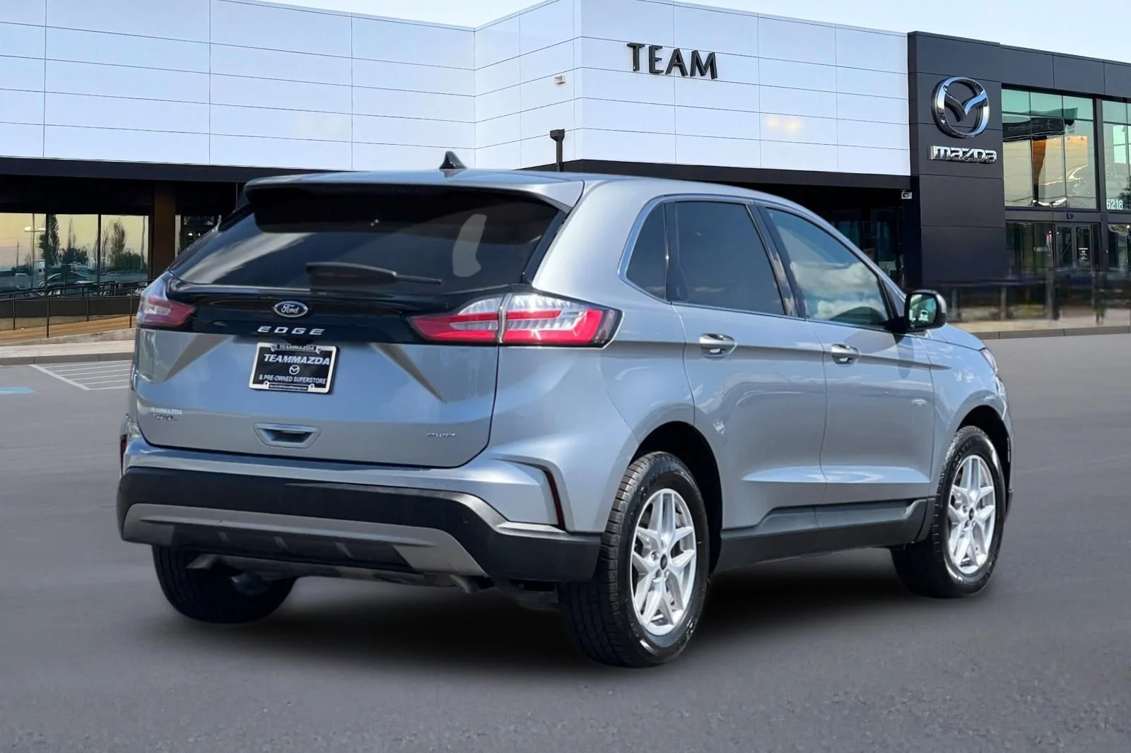 Used 2024 Silver Ford SEL image 4
