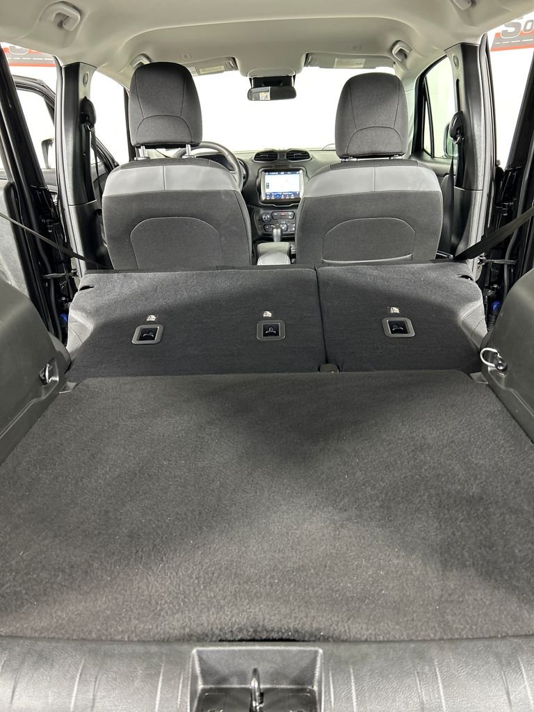 Used 2023 Black Jeep Latitude image 20