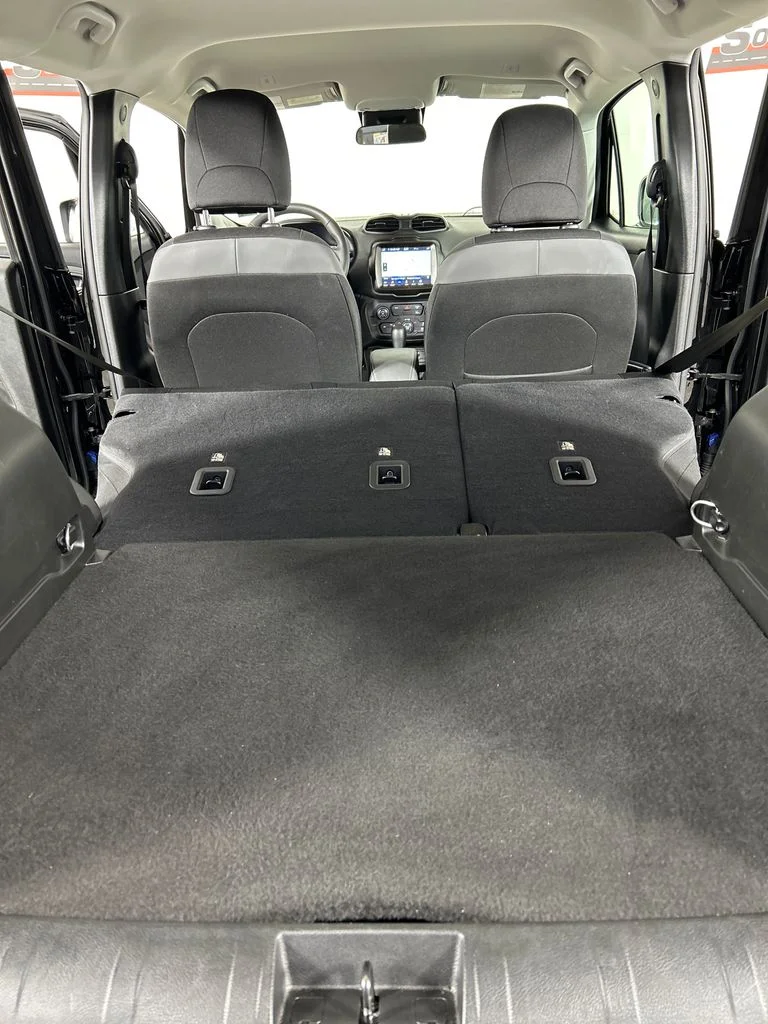 Used 2023 Black Jeep Latitude image 20