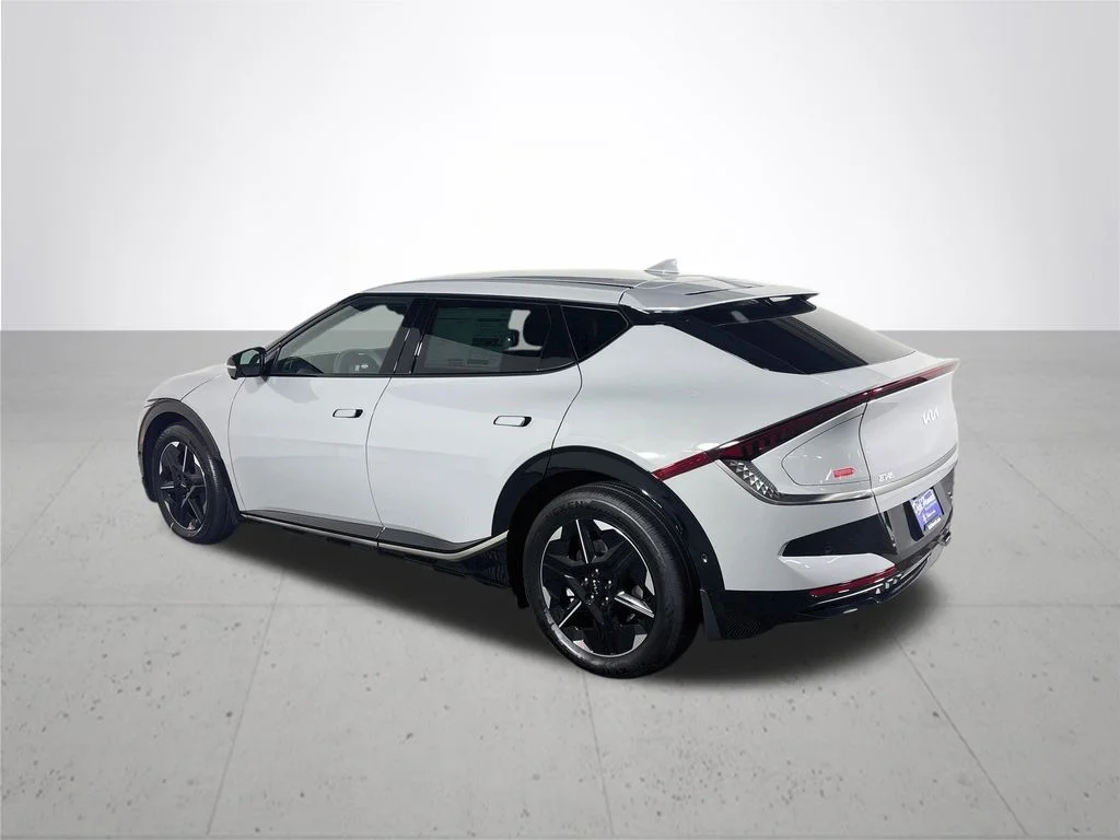New 2026 Wolf Gray Kia WIND image 8