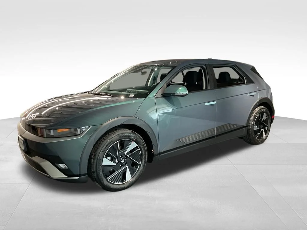 New 2027 Green Hyundai SE image 7