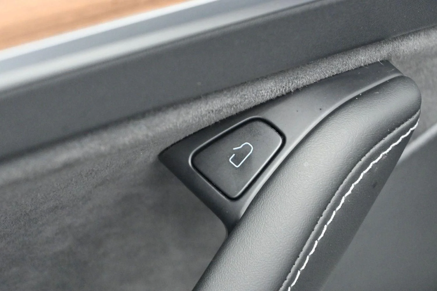 Used 2023  Tesla Performance image 12