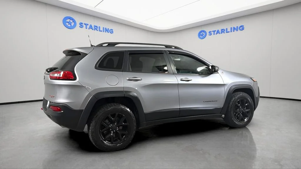 Used 2017 Silver Jeep Trailhawk 4x4 image 10
