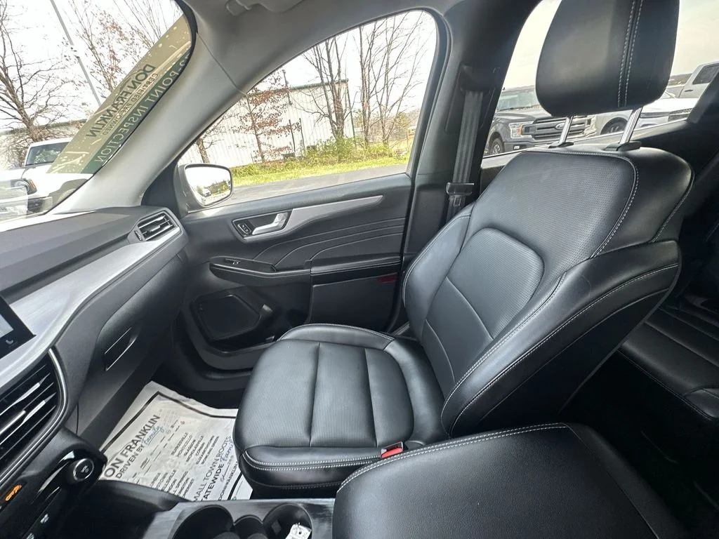 Used 2025  Ford Platinum image 13