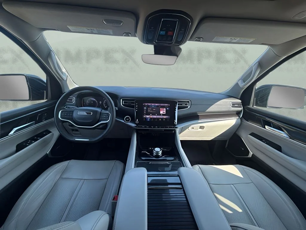 Used 2024 Gray Jeep Base image 13