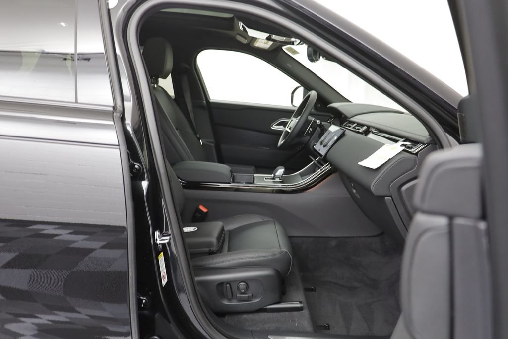New 2026 Santorini Black LAND ROVER Dynamic SE image 20