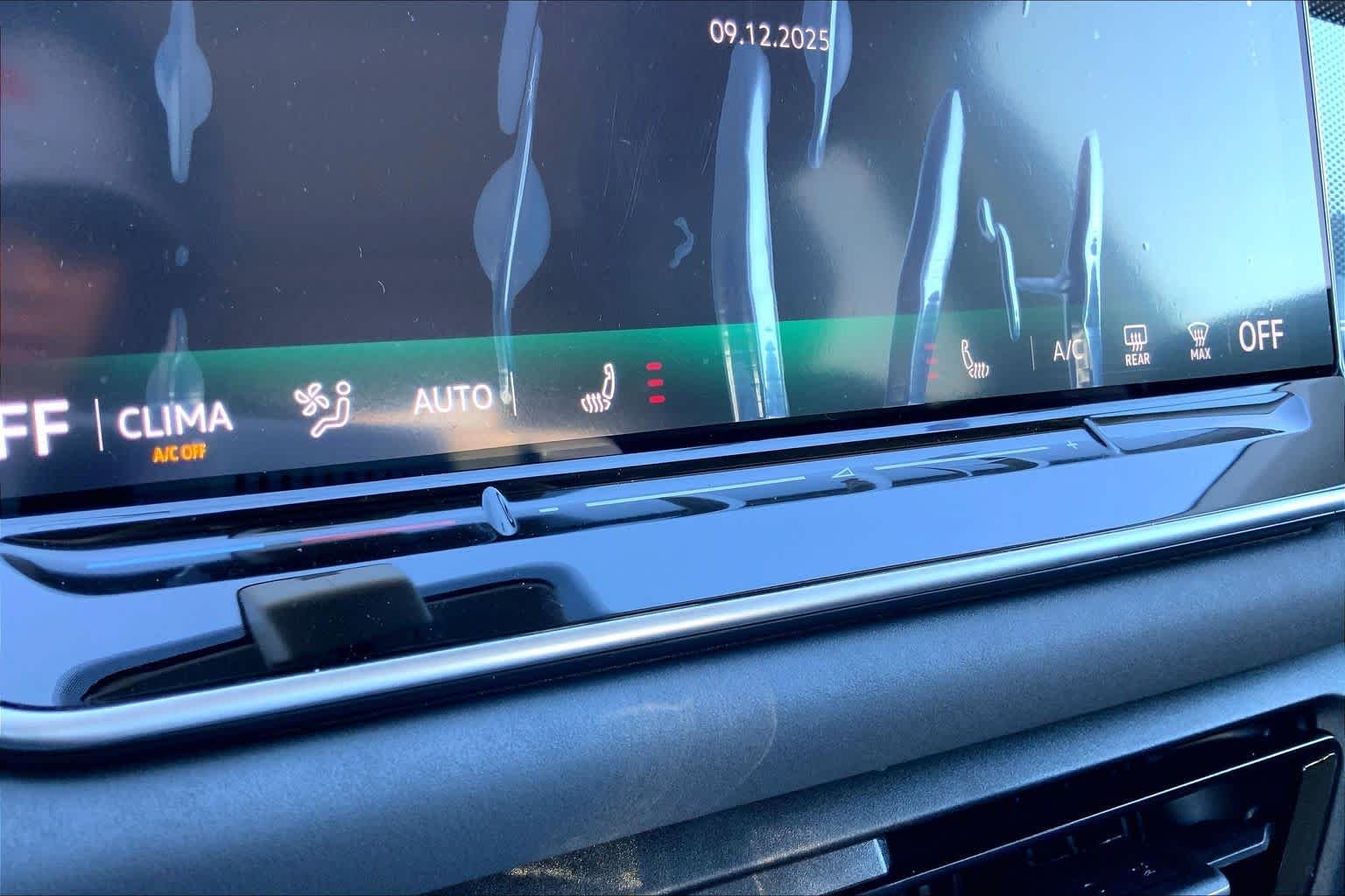 New 2026 Pyrite Silver Metallic Volkswagen SE image 20