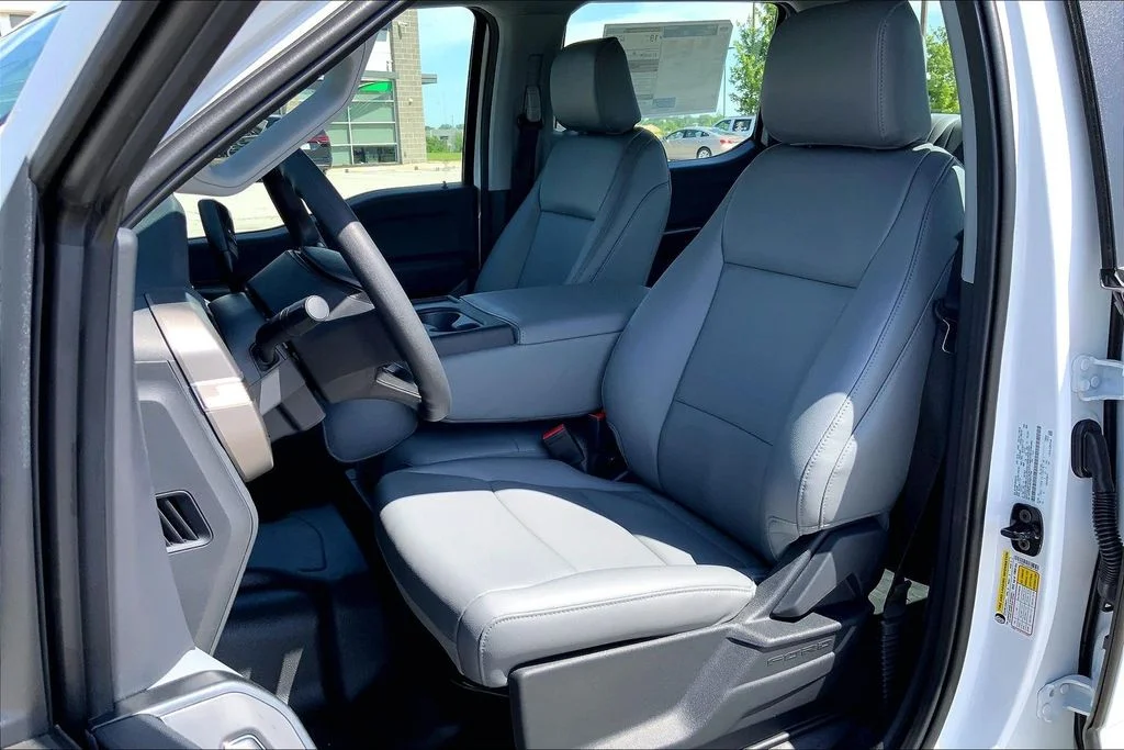 New 2026 Oxford White Ford XL image 9