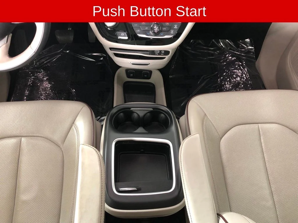 Used 2018 Bright White Clearcoat Chrysler Limited image 9