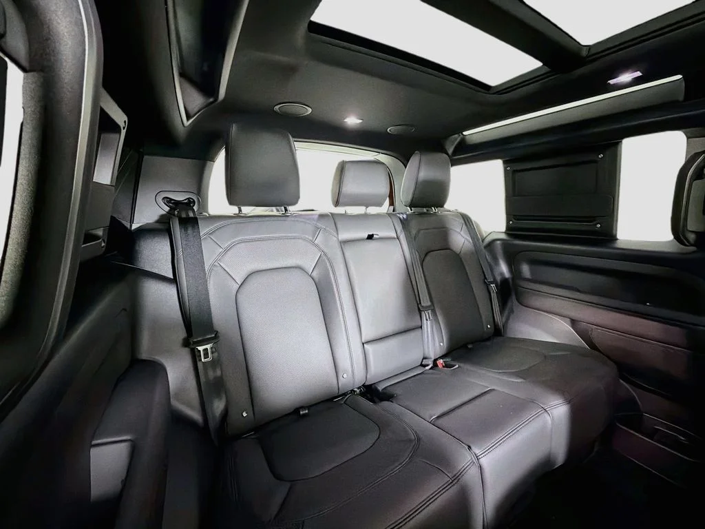 New 2026 Sedona Red Land Rover X-Dynamic SE image 29