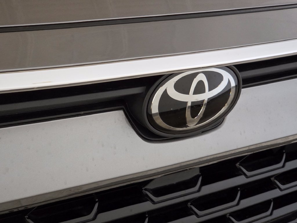 Used 2025  Toyota Limited image 13