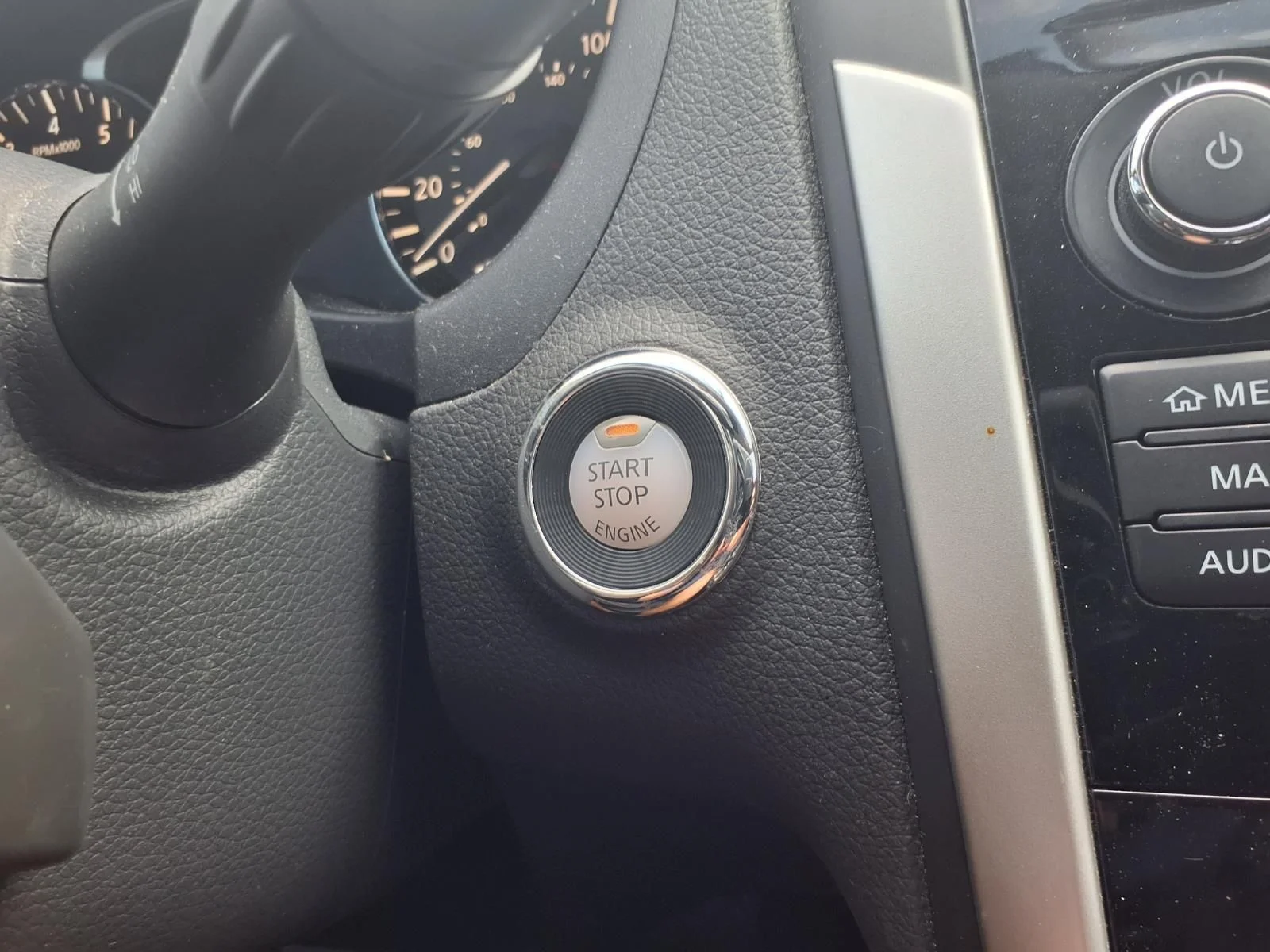 Used 2018 Black Nissan 2.5 SR image 21