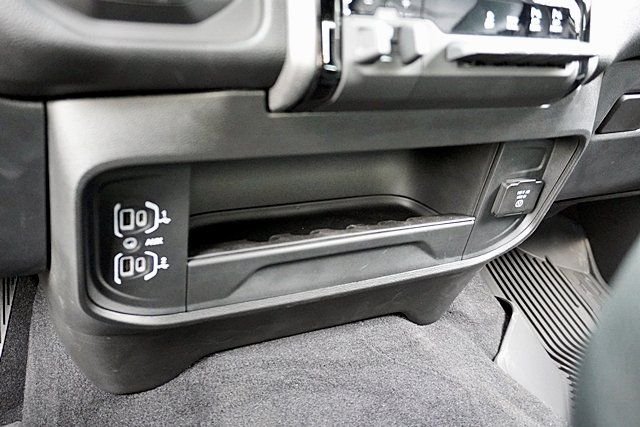 New 2026 Bright White Clear-Coat Exterior Paint RAM Tradesman image 35