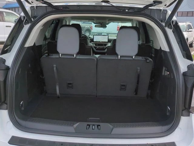 New 2026 Star White Metallic Tri-Coat Ford Active image 13