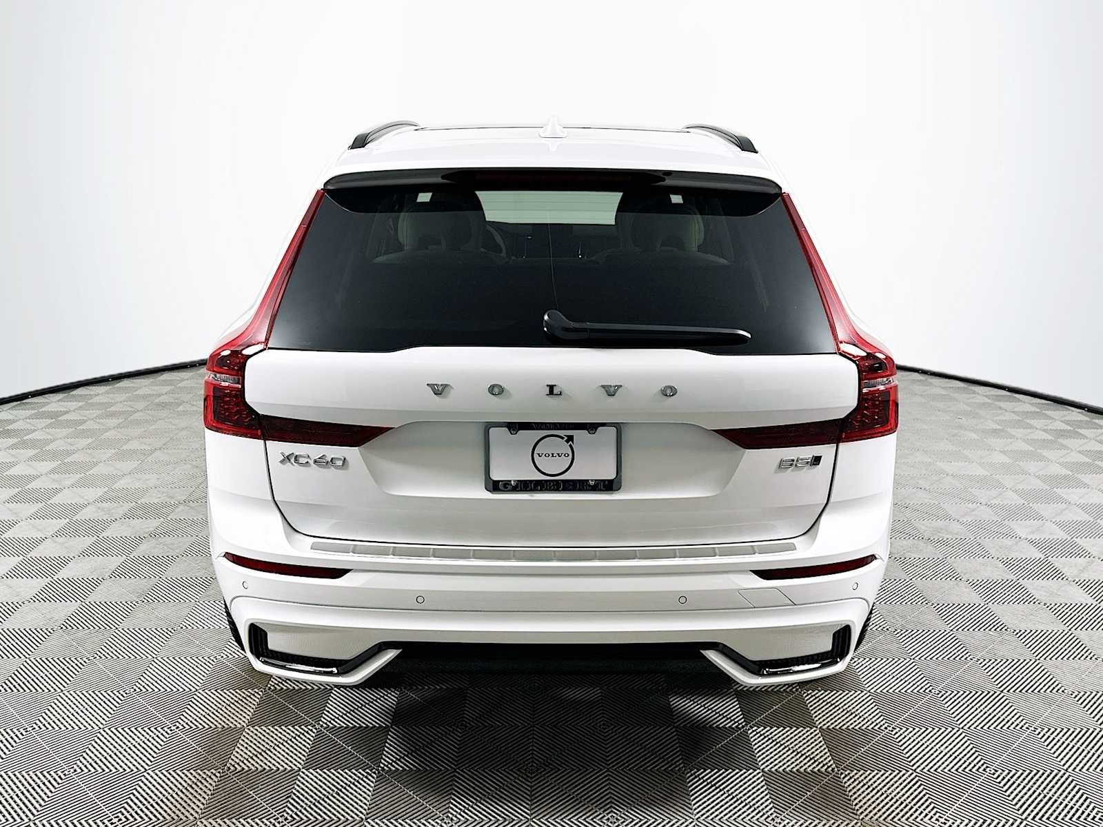 New 2026 Crystal White Volvo Ultra image 6