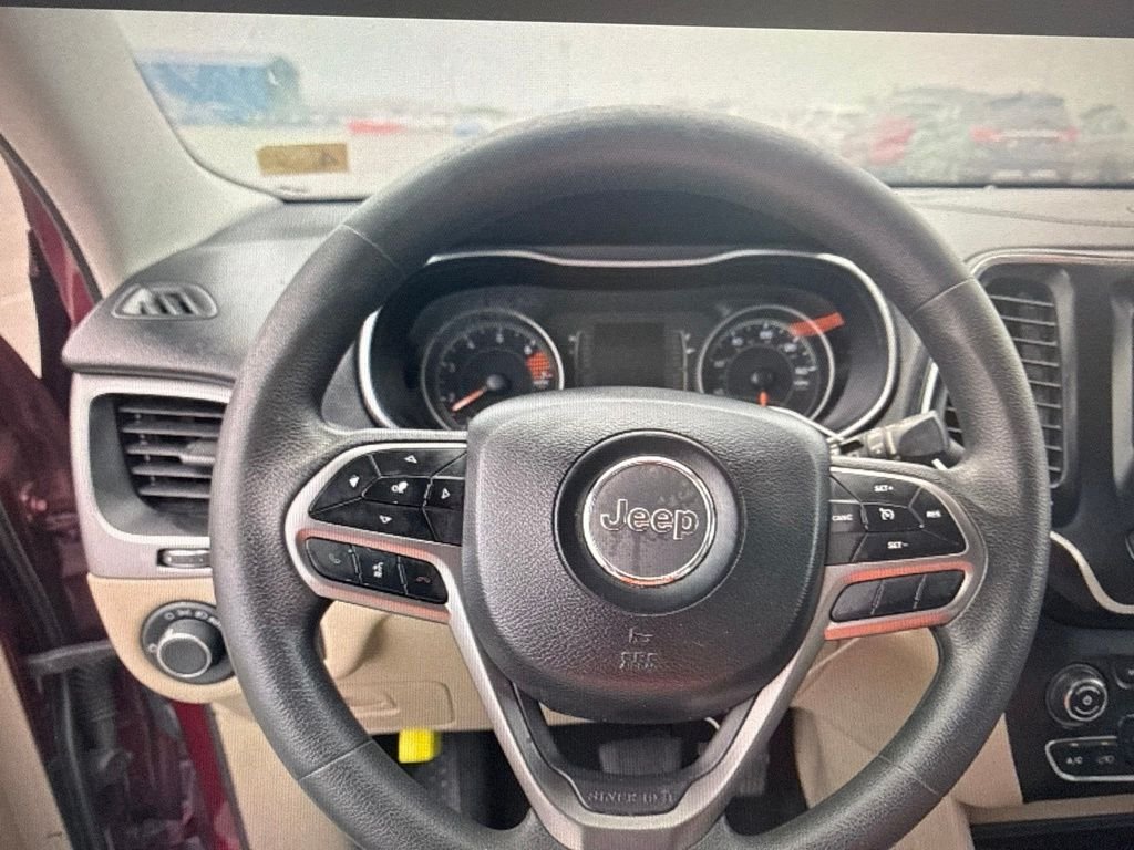Used 2020 Red Jeep Latitude image 7