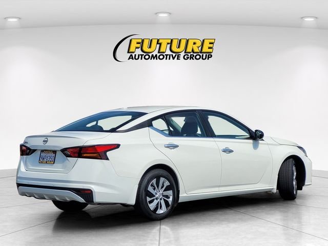 Used 2025 White Nissan 2.5 S image 4