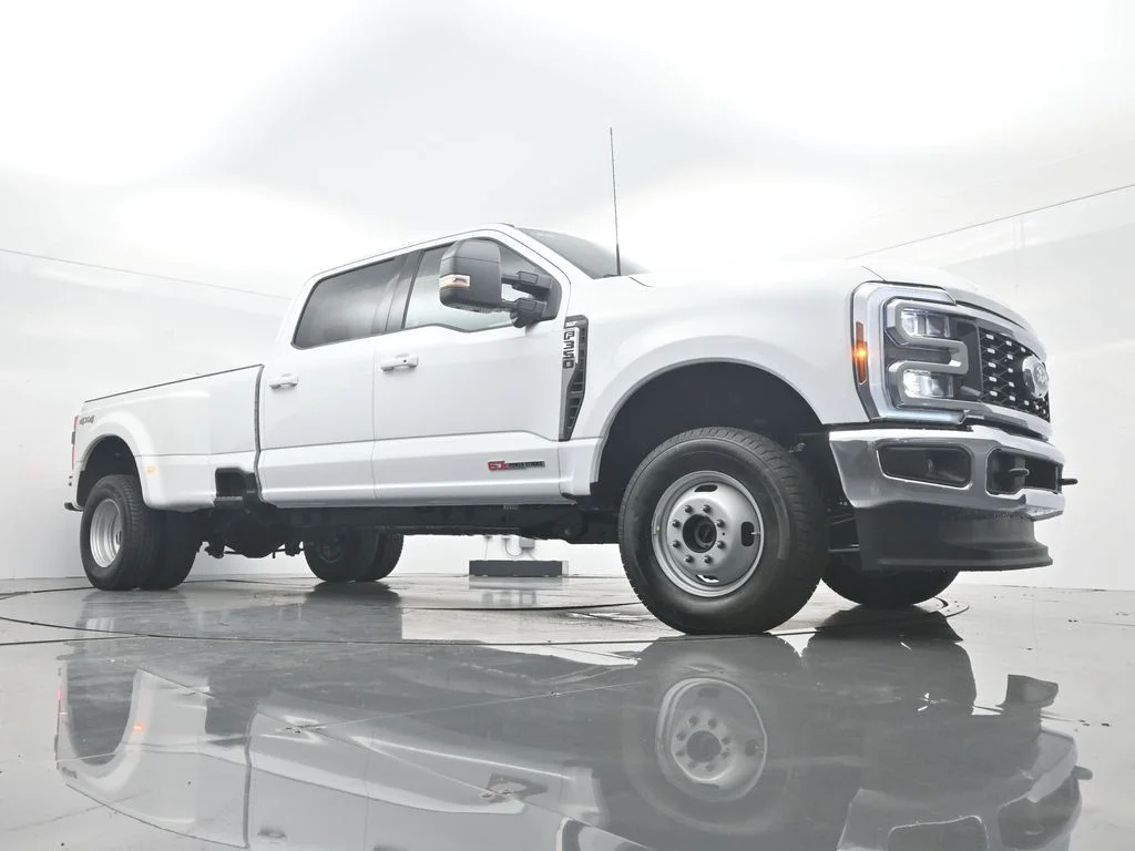 New 2026 Oxford White Ford F-350® XLT image 45
