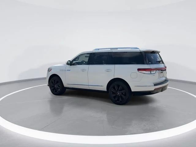 Used 2023 White Lincoln Reserve image 5