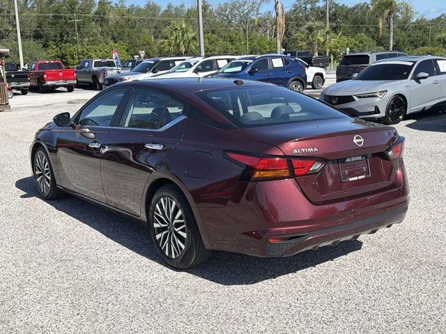 Used 2024 Red Nissan 2.5 SV image 2