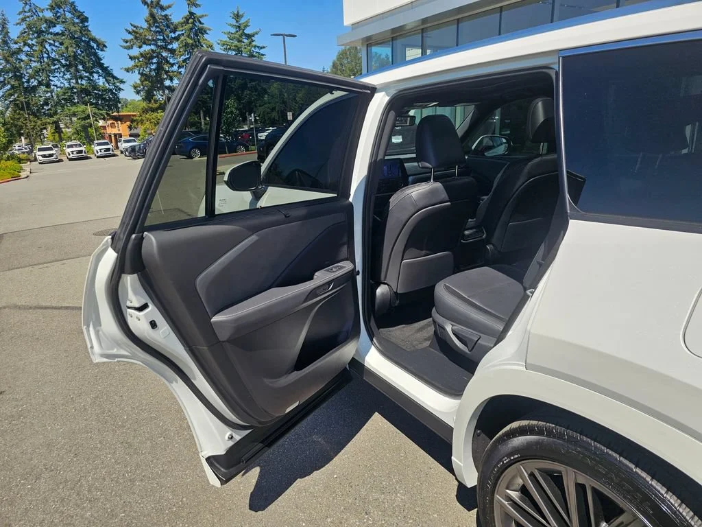 Used 2024  Lexus TX 350 image 16