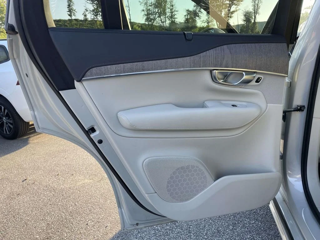 Used 2021 Birch Light Metallic Volvo Inscription image 2
