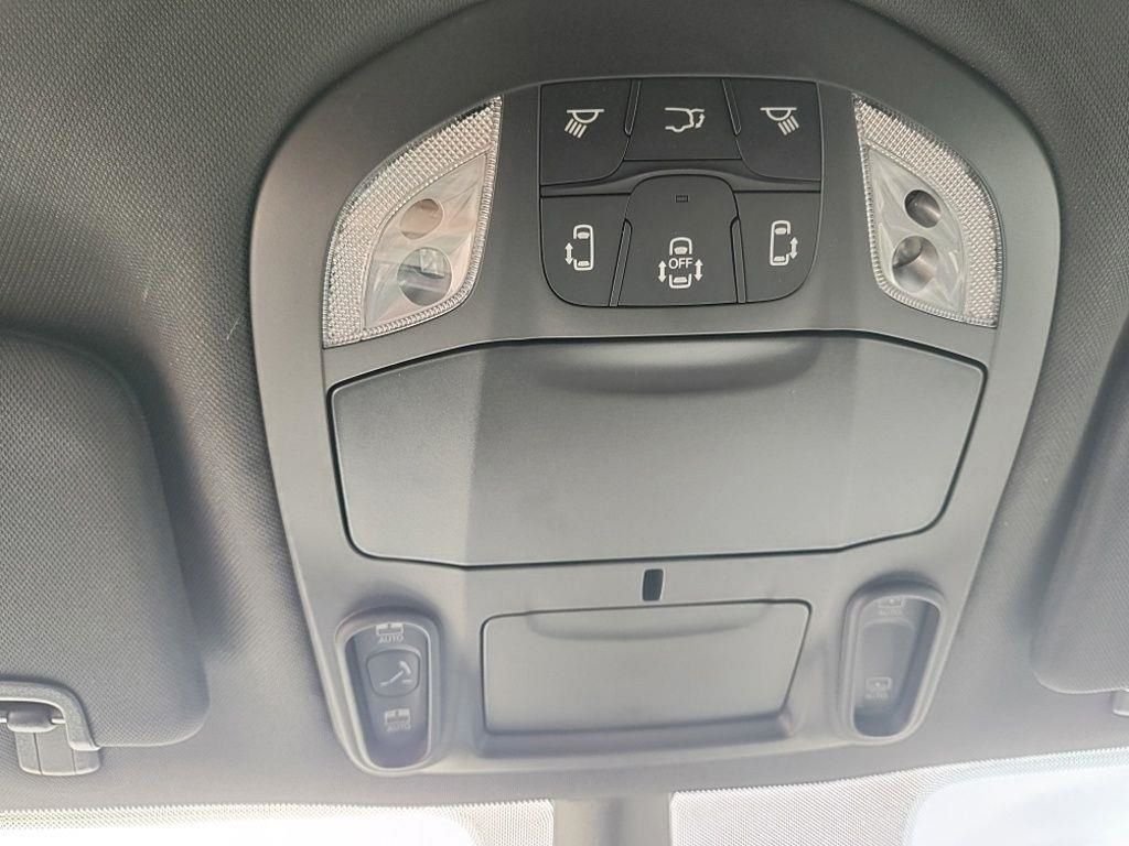New 2027 Red Hot Pearl-Coat Exterior Paint Chrysler Select image 23