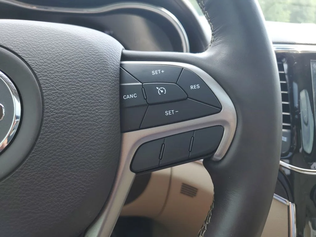 Used 2020 White Jeep Overland image 24