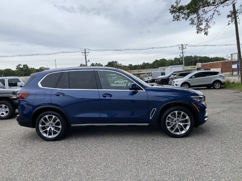 Used 2021 Blue BMW xDrive40i image 2