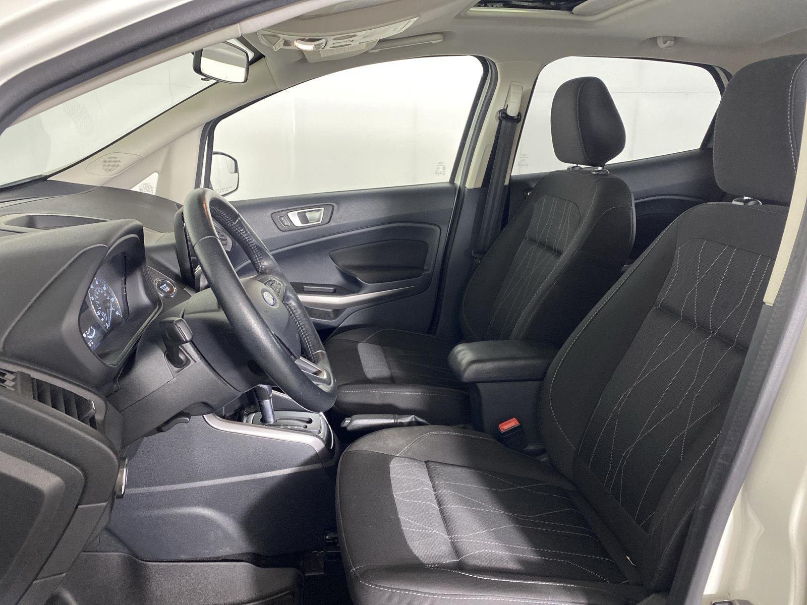 Used 2019 Diamond White Ford SE image 14