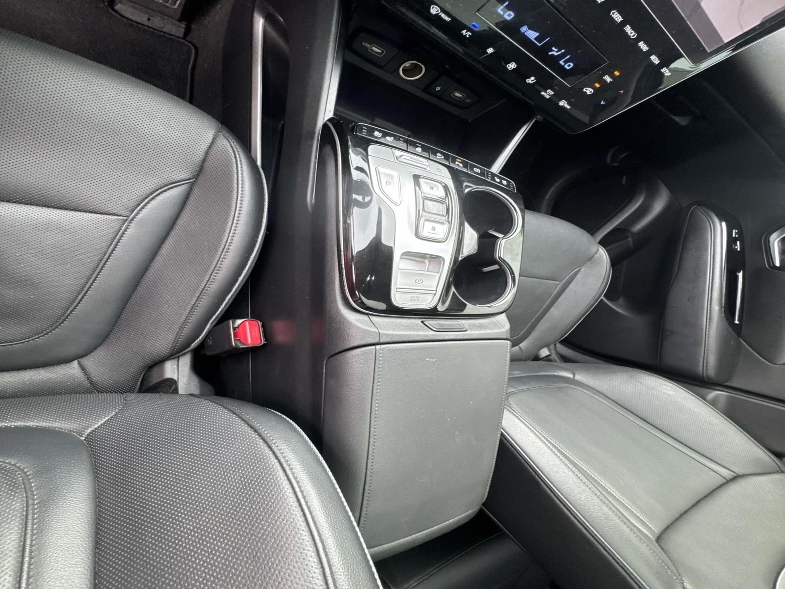 Used 2022 Black Hyundai Limited image 24