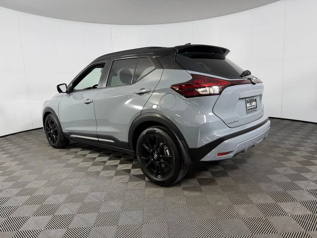 Certified Used 2022 Gray Nissan SR image 10