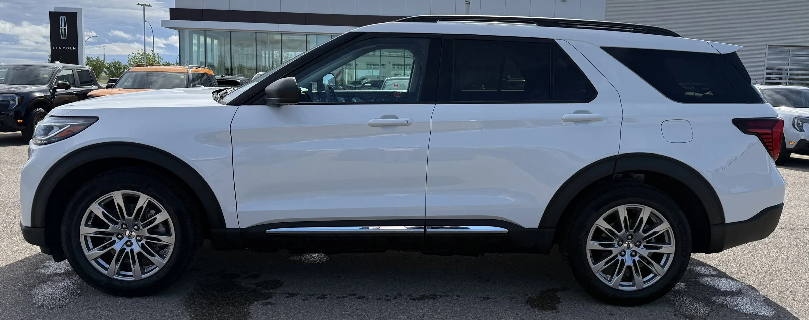 Used 2025 WHITE Ford ACTIVE 4WD **New Arrival** image 2