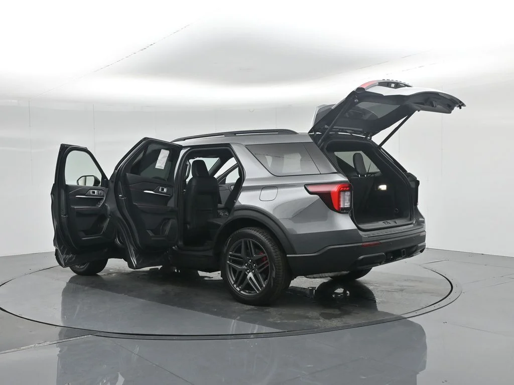 New 2026 Carbonized Gray Metallic Ford ST-Line image 39