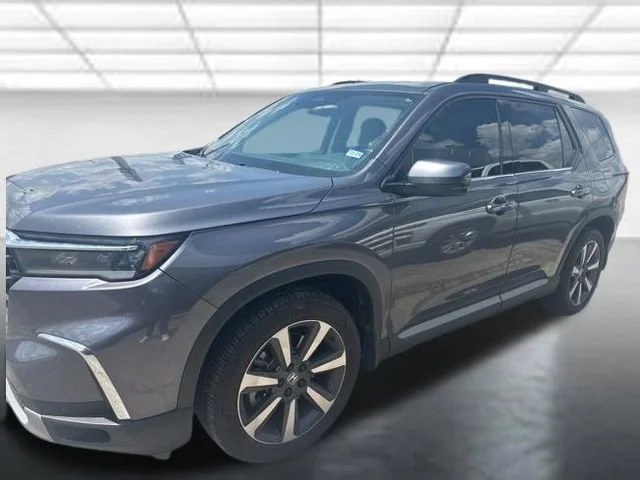 2025 Honda Pilot Touring AWD's photo