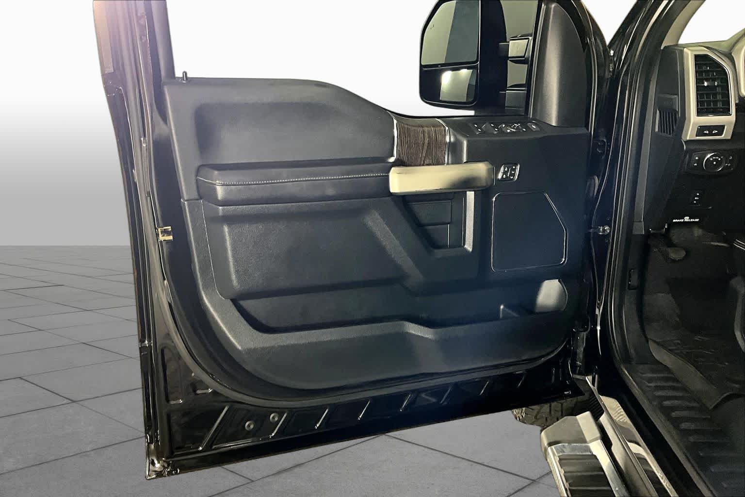 Used 2021 Agate Black Ford LARIAT image 20