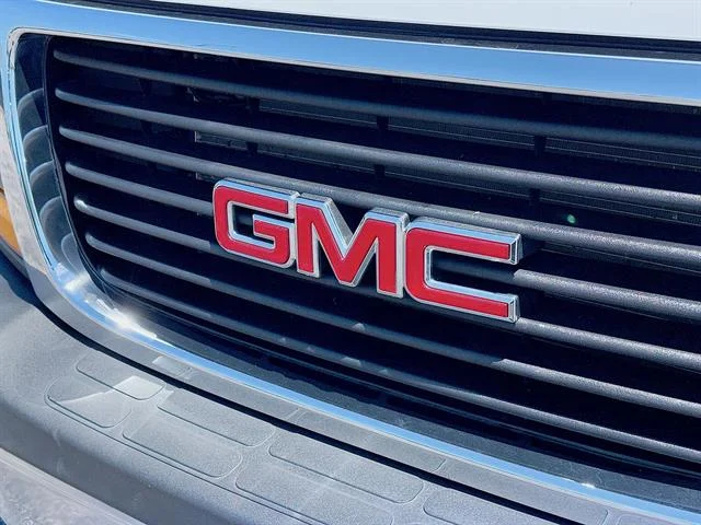 Used 2022 Summit White GMC Gas image 25