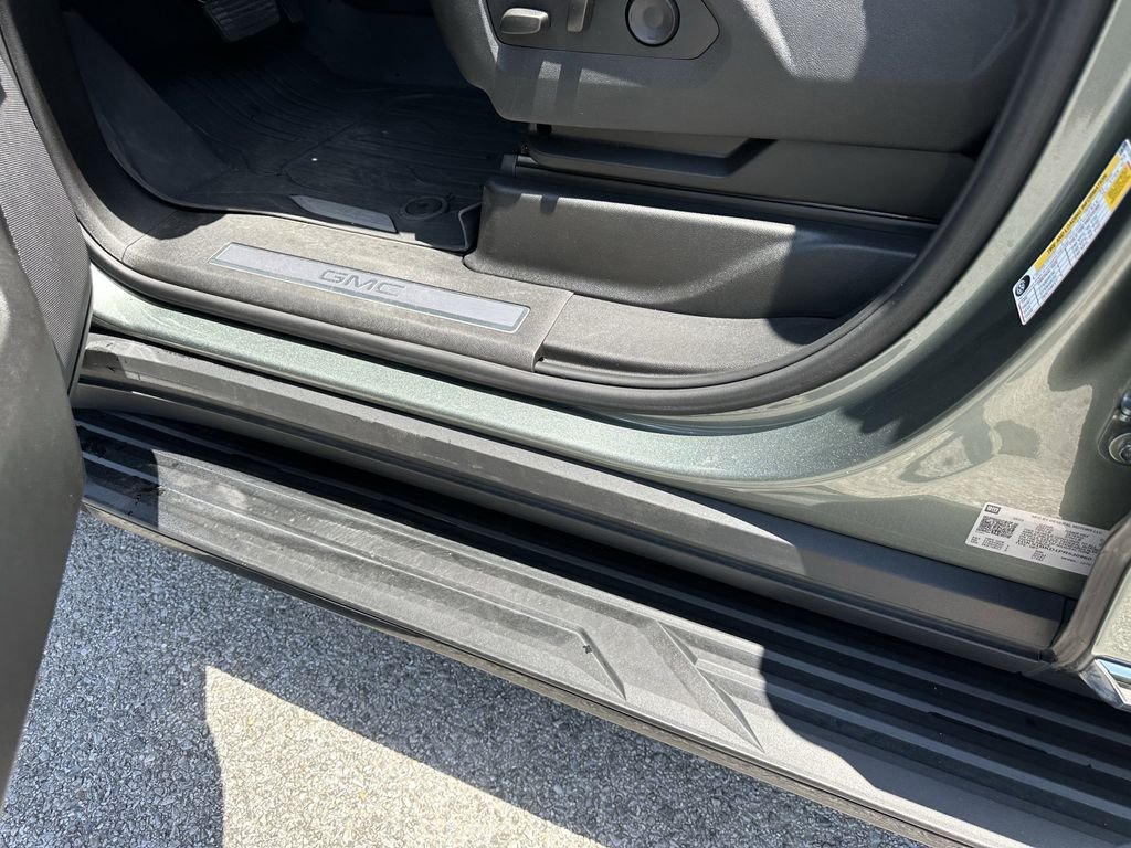 Used 2023 Green GMC SLT image 38