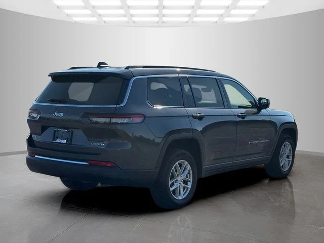 Used 2024 Gray Jeep Laredo image 7