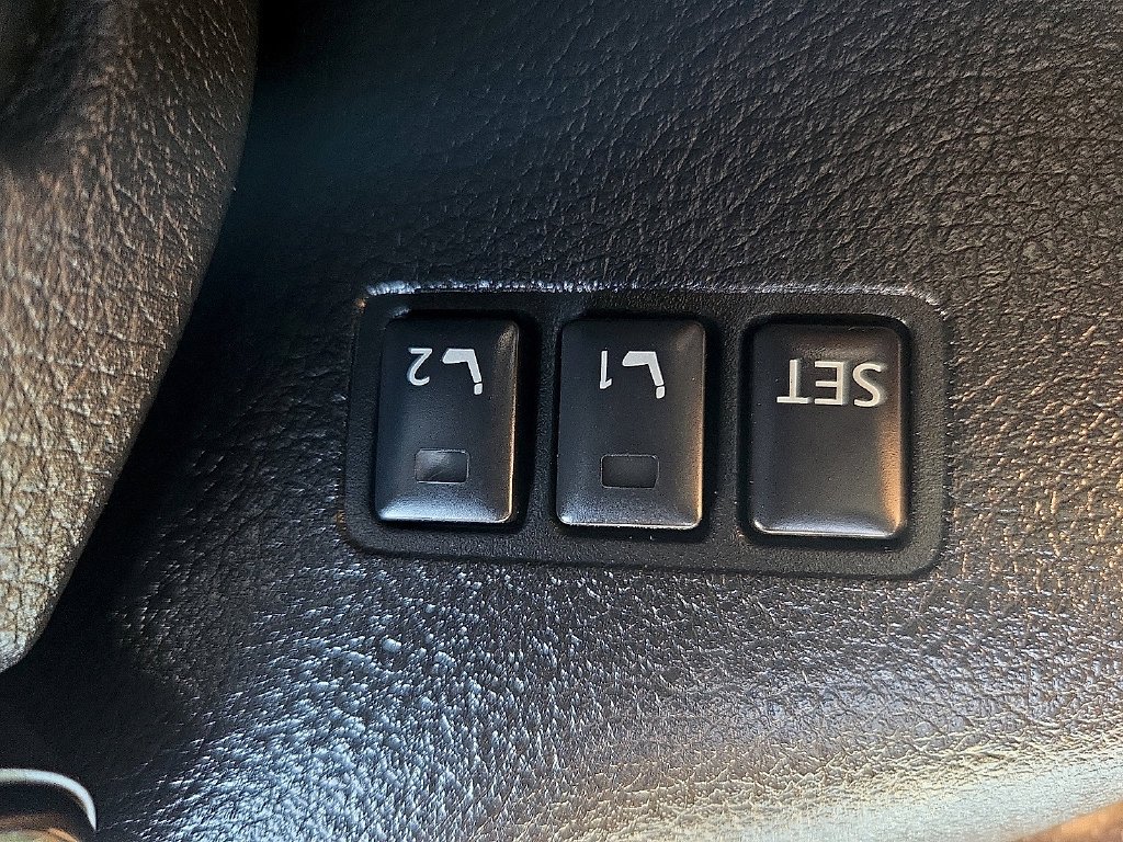 Used 2019 Silver Nissan SL image 22