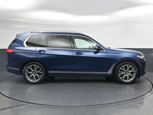 Used 2022 Blue BMW xDrive40i image 3