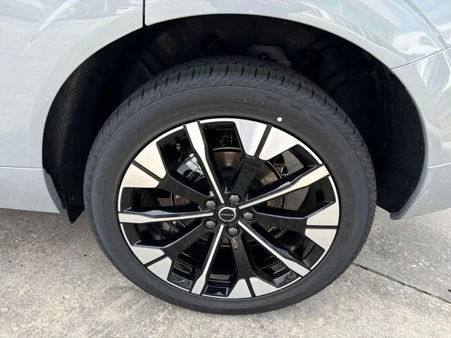 New 2026 Vapour Grey Volvo Plus image 5