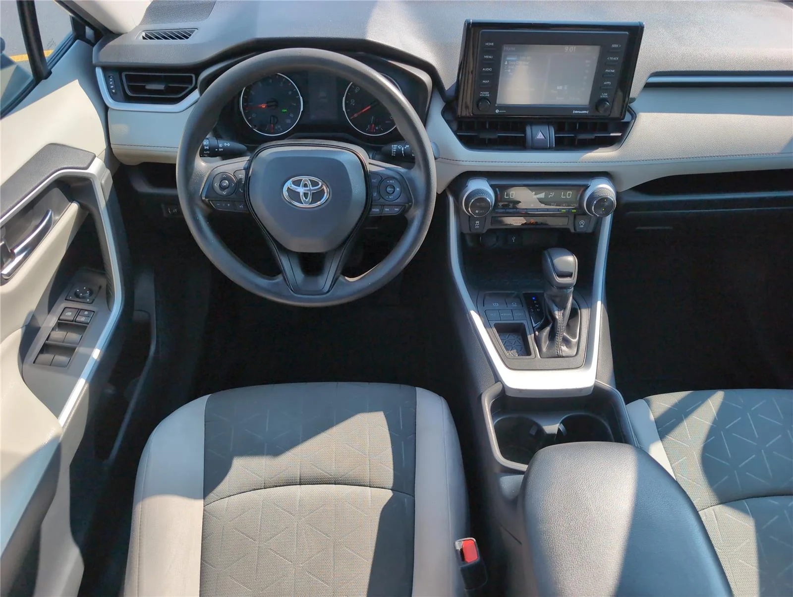Used 2020 Silver Sky Metallic Toyota XLE image 33