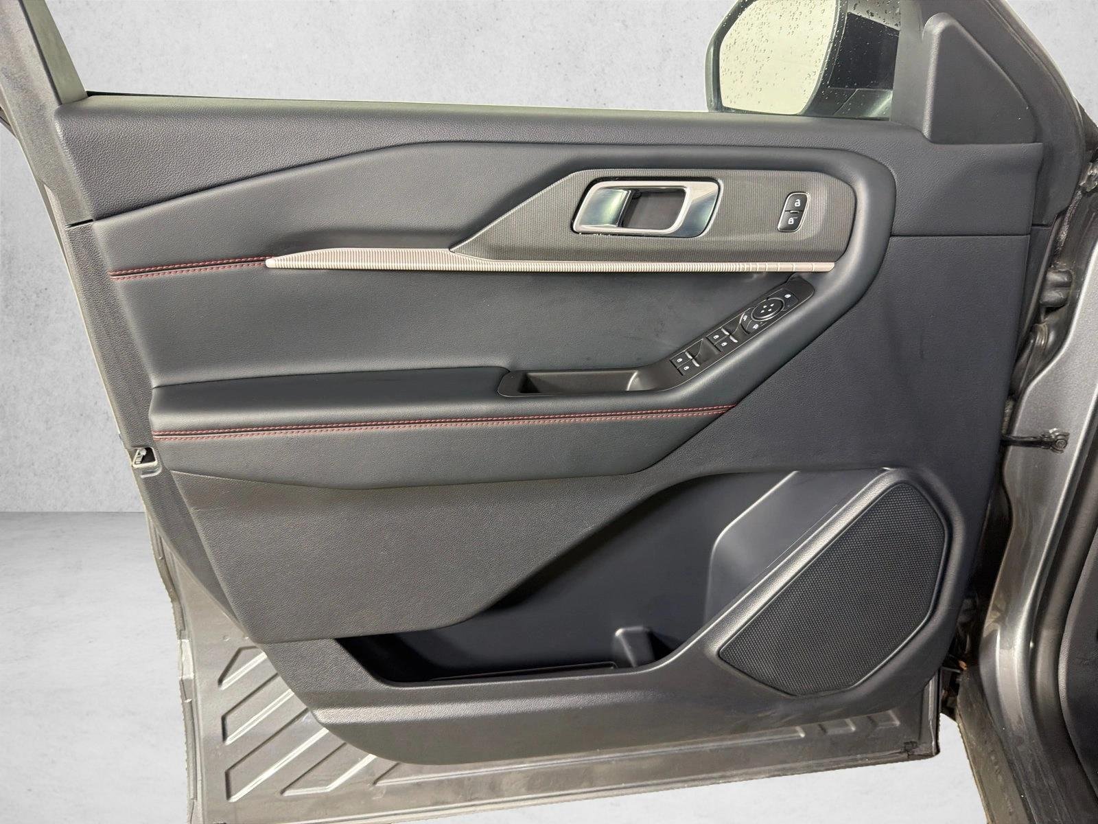 Used 2025 Carbonized Gray Metallic Ford ST-Line image 10