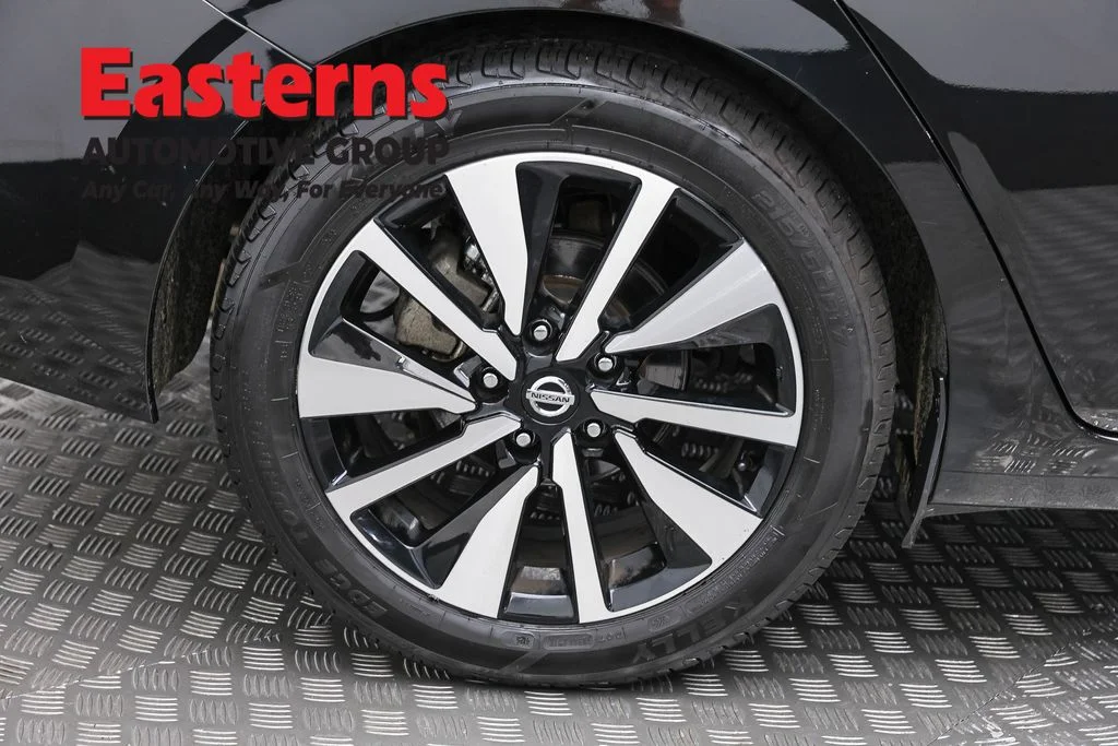 Used 2023 Black Nissan SV image 30