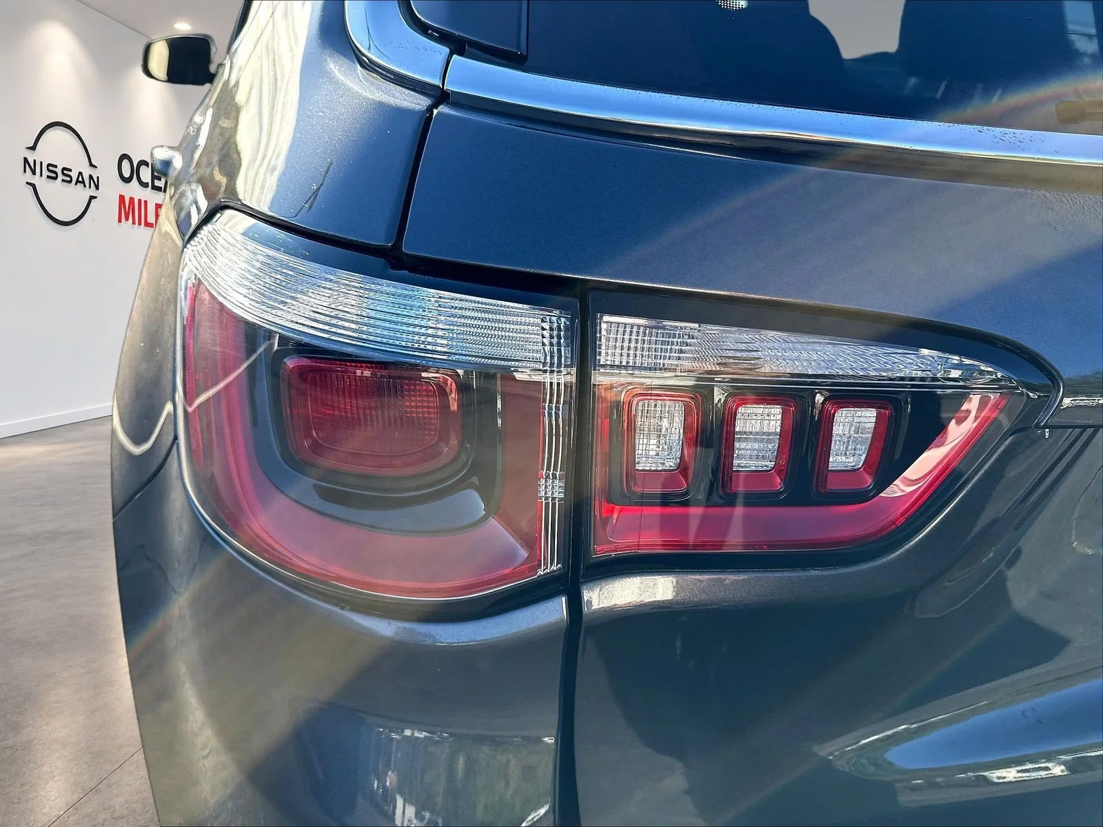 Used 2020 Crystal Metallic Jeep Latitude image 24